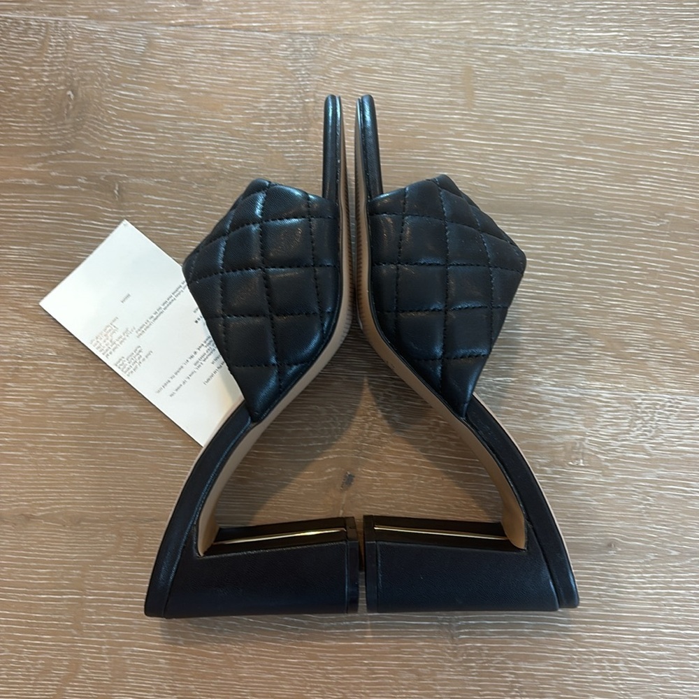 NWT Women's Black Quilted Slide Sandals 10 - Picture 5 of 6